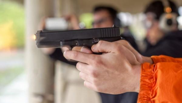 Вооруженный мужчина пытался проникнуть в школу в Кузбассе Вооруженный мужчина пытался проникнуть в школу в Кузбассе