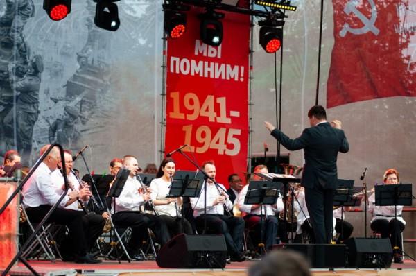 Танцы и слезы. Самые яркие моменты Дня Победы в Барнауле – фоторепортаж altapress.ru Танцы и слезы. Самые яркие моменты Дня Победы в Барнауле – фоторепортаж altapress.ru