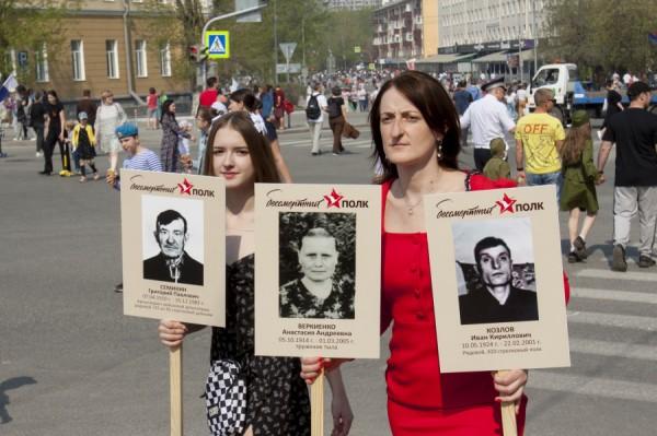 Танцы и слезы. Самые яркие моменты Дня Победы в Барнауле – фоторепортаж altapress.ru Танцы и слезы. Самые яркие моменты Дня Победы в Барнауле – фоторепортаж altapress.ru