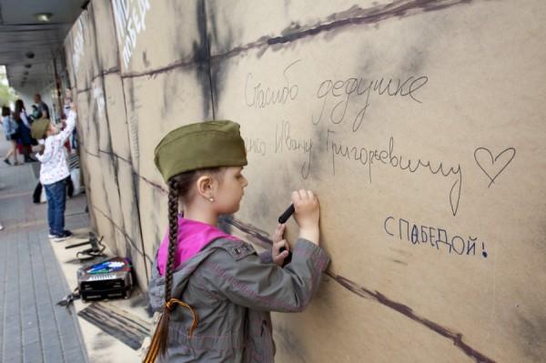 Танцы и слезы. Самые яркие моменты Дня Победы в Барнауле – фоторепортаж altapress.ru Танцы и слезы. Самые яркие моменты Дня Победы в Барнауле – фоторепортаж altapress.ru