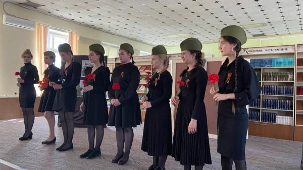 «Я родом не из детства – из войны» «Я родом не из детства – из войны»