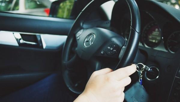 Автомобилистам советуют внимательно следить за флагом на госномере Автомобилистам советуют внимательно следить за флагом на госномере