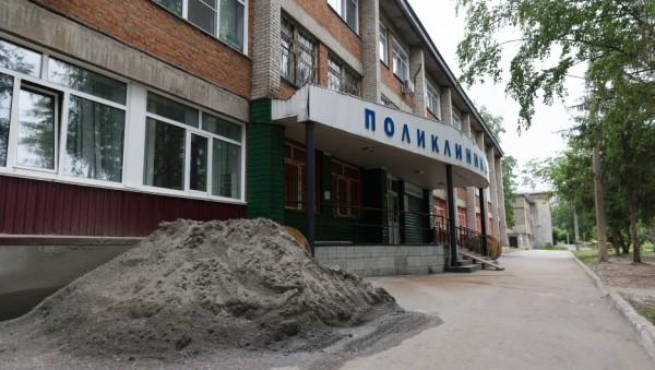 Губернатор Виктор Томенко сообщил о новых выплатах медикам