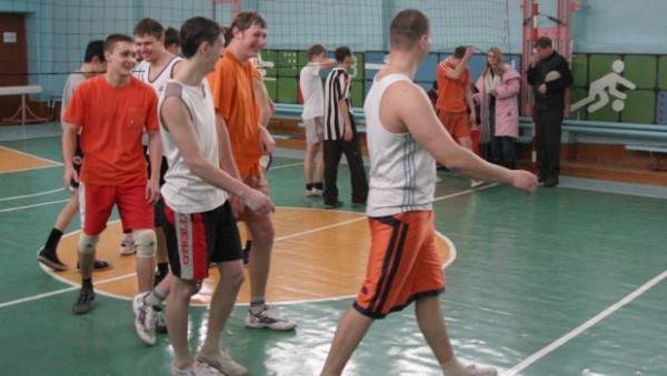 В Думе предложили пускать школьников на уроки физкультуры только со справкой В Думе предложили пускать школьников на уроки физкультуры только со справкой