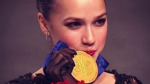 Известная российская фигуристка поймала букет на свадьбе хореографа Известная российская фигуристка поймала букет на свадьбе хореографа