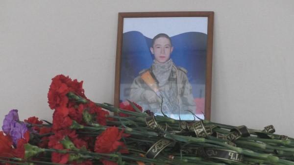 Сегодня в Славгороде открыли мемориальную доску в память о нашем земляке Армане Макенове