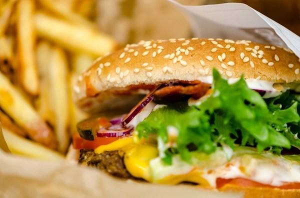 В каких неожиданных продуктах подстерегает чрезмерно опасное количество соли, рассказала диетолог