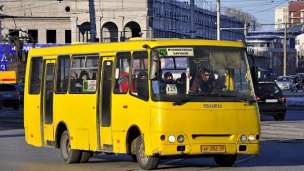 Пассажиры автобуса внезапно приняли душ во время поездки