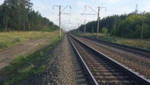 Поезд протаранил легковушку на переезде в Сибири