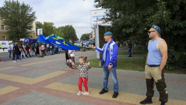Войска дяди Васи. Вспоминаем, как по-семейному отмечали День ВДВ в Барнауле ровно год назад