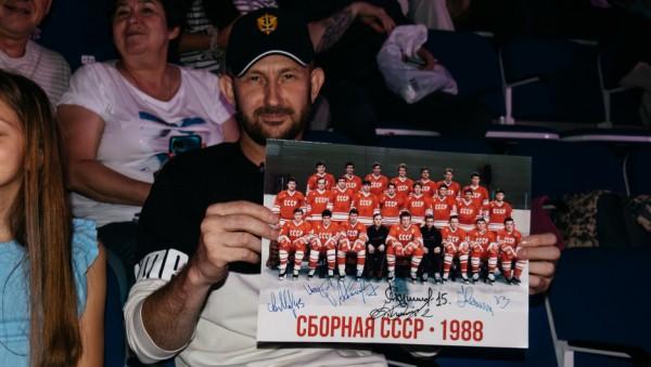 Сошли с Олимпа. Как в Барнауле встречали, а затем не хотели отпускать звездный хоккейный "десант" 