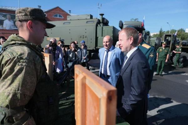 В День российского флага губернатор Томенко посетил воинскую часть ракетчиков