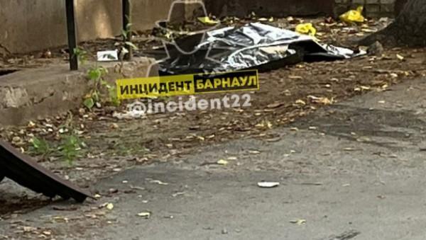 В Барнауле нашли труп мужчины в подвале дома В Барнауле нашли труп мужчины в подвале дома