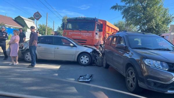 Несколько серьезных ДТП произошли в Барнауле за утро Несколько серьезных ДТП произошли в Барнауле за утро