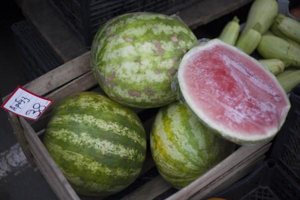 &laquo;Рубцовск со вкусом&raquo; и гиганты в полосочку. Где в Барнауле продают спелые и сочные арбузы и по каким ценам