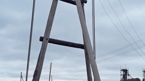 В Горном Алтае мужчину насмерть придавил столб В Горном Алтае мужчину насмерть придавил столб