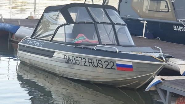 Алюминиевую лодку с жестким корпусом продают в Барнауле за 1,2 млн рублей 