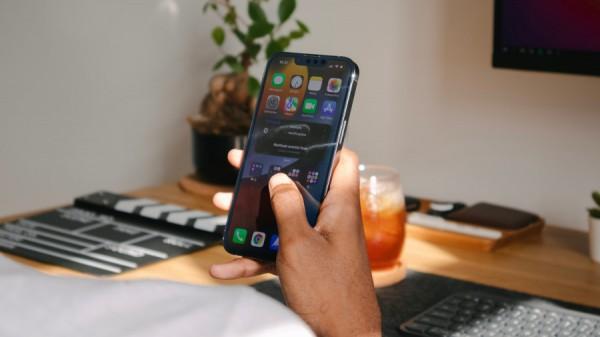 Барнаульцы бросились продавать устаревшие iPhone. Сколько стоят б/у модели и чем они отличаются от магазинных Барнаульцы бросились продавать устаревшие iPhone. Сколько стоят б/у модели и чем они отличаются от магазинных