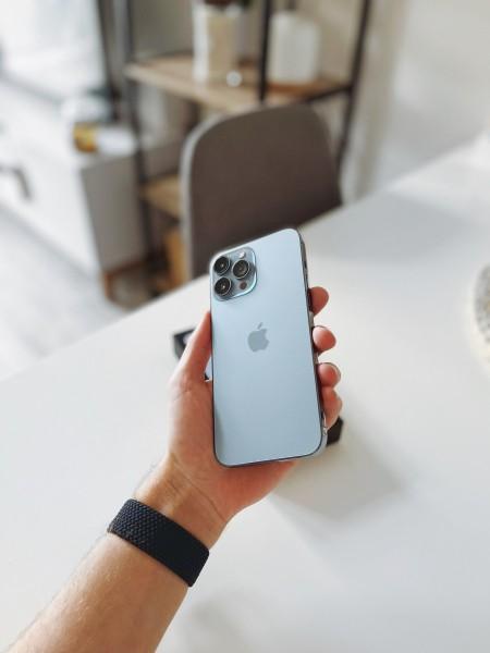 Барнаульцы бросились продавать устаревшие iPhone. Сколько стоят б/у модели и чем они отличаются от магазинных Барнаульцы бросились продавать устаревшие iPhone. Сколько стоят б/у модели и чем они отличаются от магазинных