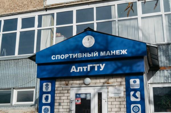 Скажи, кто твой друг. Как барнаульские предприниматели взяли под крыло популярный спортобъект Скажи, кто твой друг. Как барнаульские предприниматели взяли под крыло популярный спортобъект