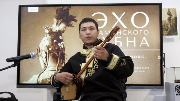 Мистическая и толерантная. Выставка сибирского шаманизма приехала в Барнаул — фото Мистическая и толерантная. Выставка сибирского шаманизма приехала в Барнаул — фото