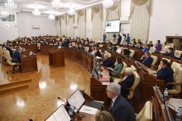 Все были против, но голосовали за. Чем алтайским чиновникам не угодил краевой бюджет