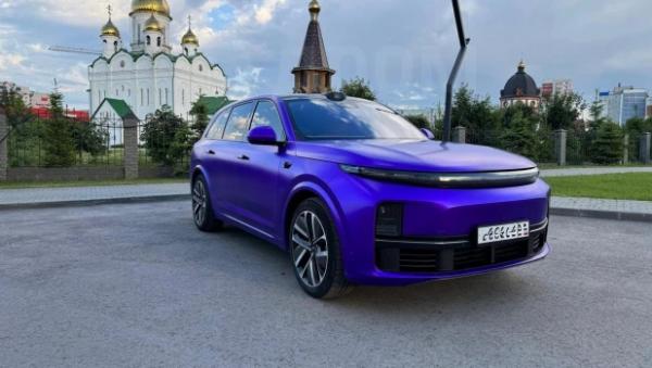 Улыбающийся Li L7 с мандариновым салоном продают в Барнауле за 7 млн рублей Улыбающийся Li L7 с мандариновым салоном продают в Барнауле за 7 млн рублей
