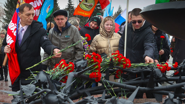 В Барнауле прошел автопробег в поддержку российской армии на Украине В Барнауле прошел автопробег в поддержку российской армии на Украине