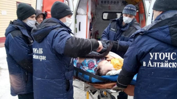 Барнаульские спасатели залезли в окно на 4 этаже и помогли пенсионерке Барнаульские спасатели залезли в окно на 4 этаже и помогли пенсионерке