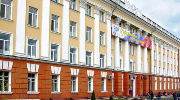 Около медуниверситета в Барнауле сносят торговые павильоны Около медуниверситета в Барнауле сносят торговые павильоны