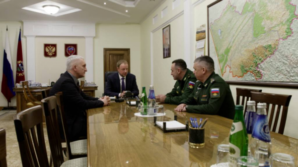 Губернатор Алтайского края Виктор Томенко встретился с заместителем командующего 15-й армией ВКС особого назначения генерал-майором Андреем Калютой
