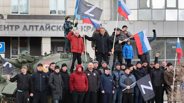 В Барнауле прошел автопробег в поддержку российской армии на Украине В Барнауле прошел автопробег в поддержку российской армии на Украине