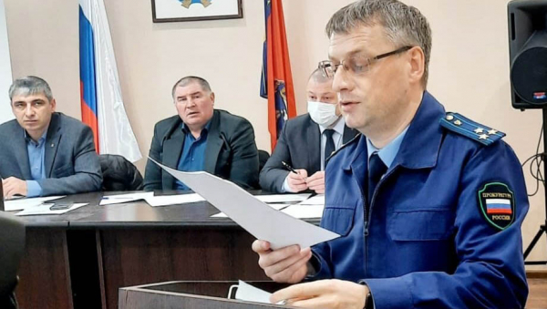 Камень до сих пор без главы