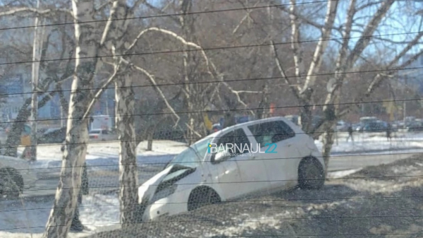 Дорожно-транспортные происшествия в Барнауле: пострадали несколько автомобилей и трамвай Дорожно-транспортные происшествия в Барнауле: пострадали несколько автомобилей и трамвай